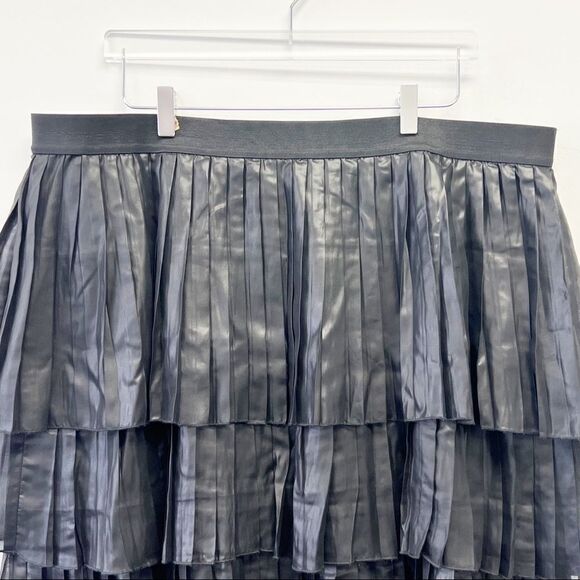 DKNY Jeans Plus Size Three Tiered Pleated Mini Skirt, Black Size 24 - Picture 2 of 9